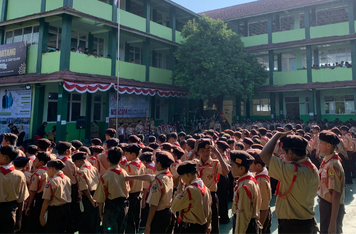 Kegiatan ekstrakurikuler pramuka santri Nurul Ikhlas